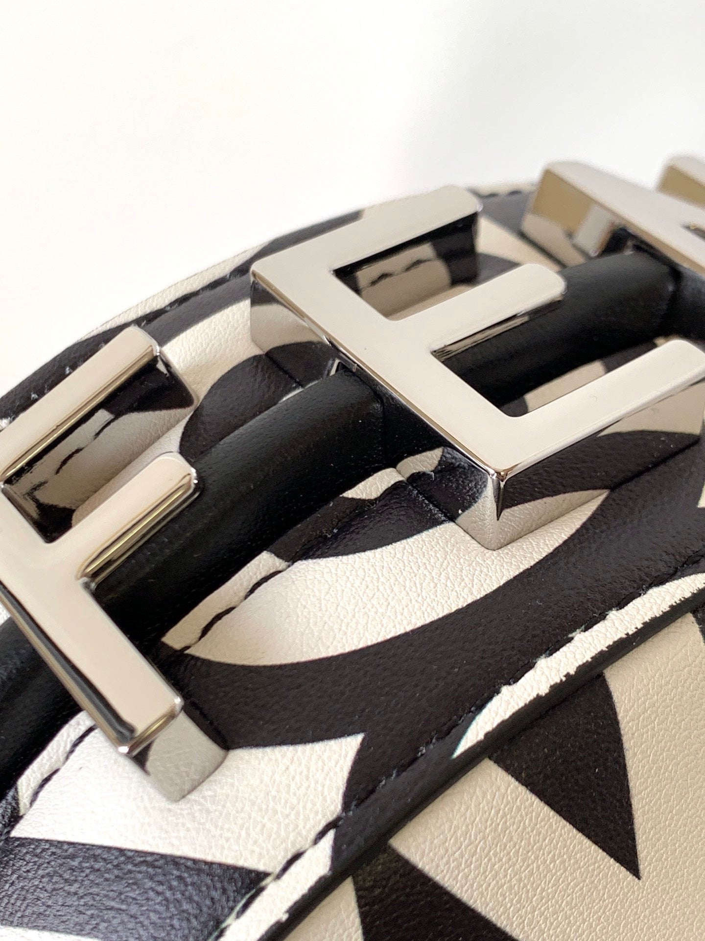 FENDIGRAPHY MINI 16 IN WHITE MIX BLACK SMOOTH CALFSKIN SILVER HARDWARE
