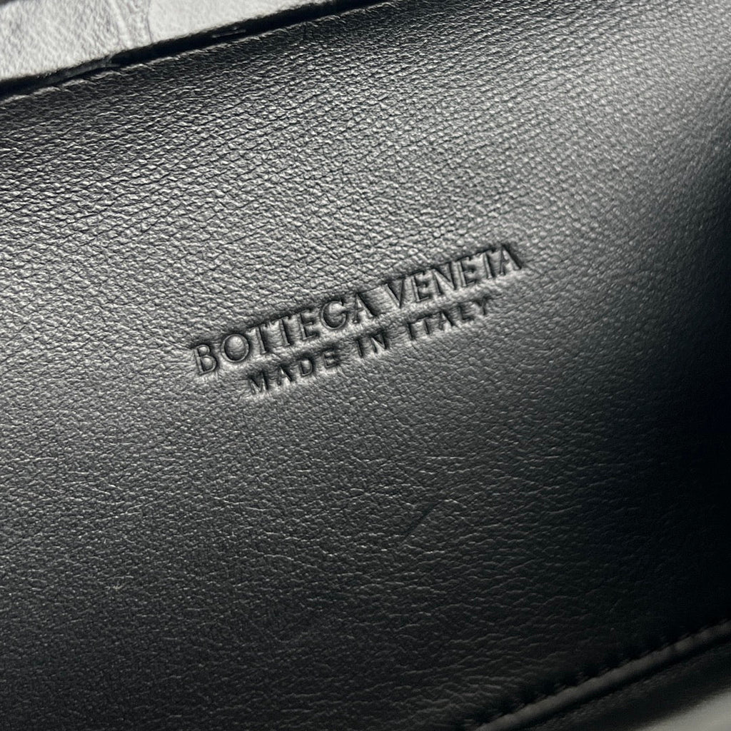 KNOT 19 IN BLACK CROCODILE PATTERN CALFSKIN