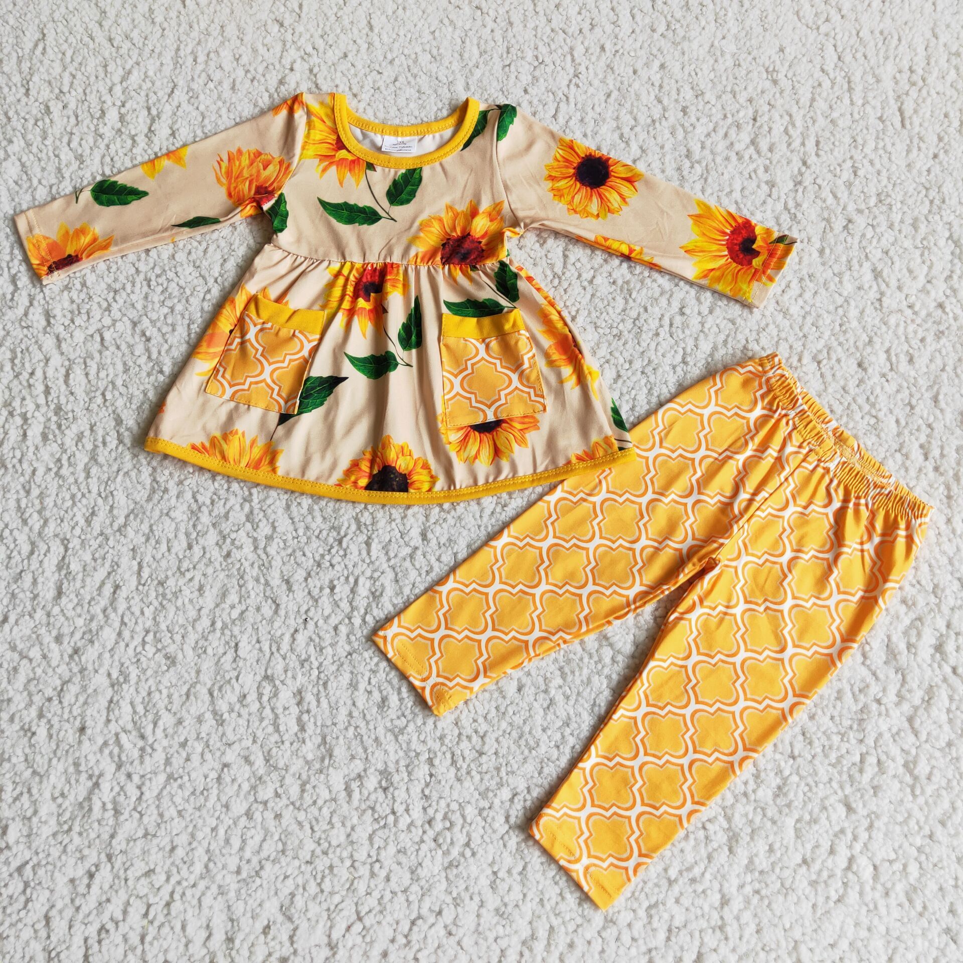 6 A11-30 girl winter yellow sunflower winter set promotion $1.99 deadline 2025.10.15