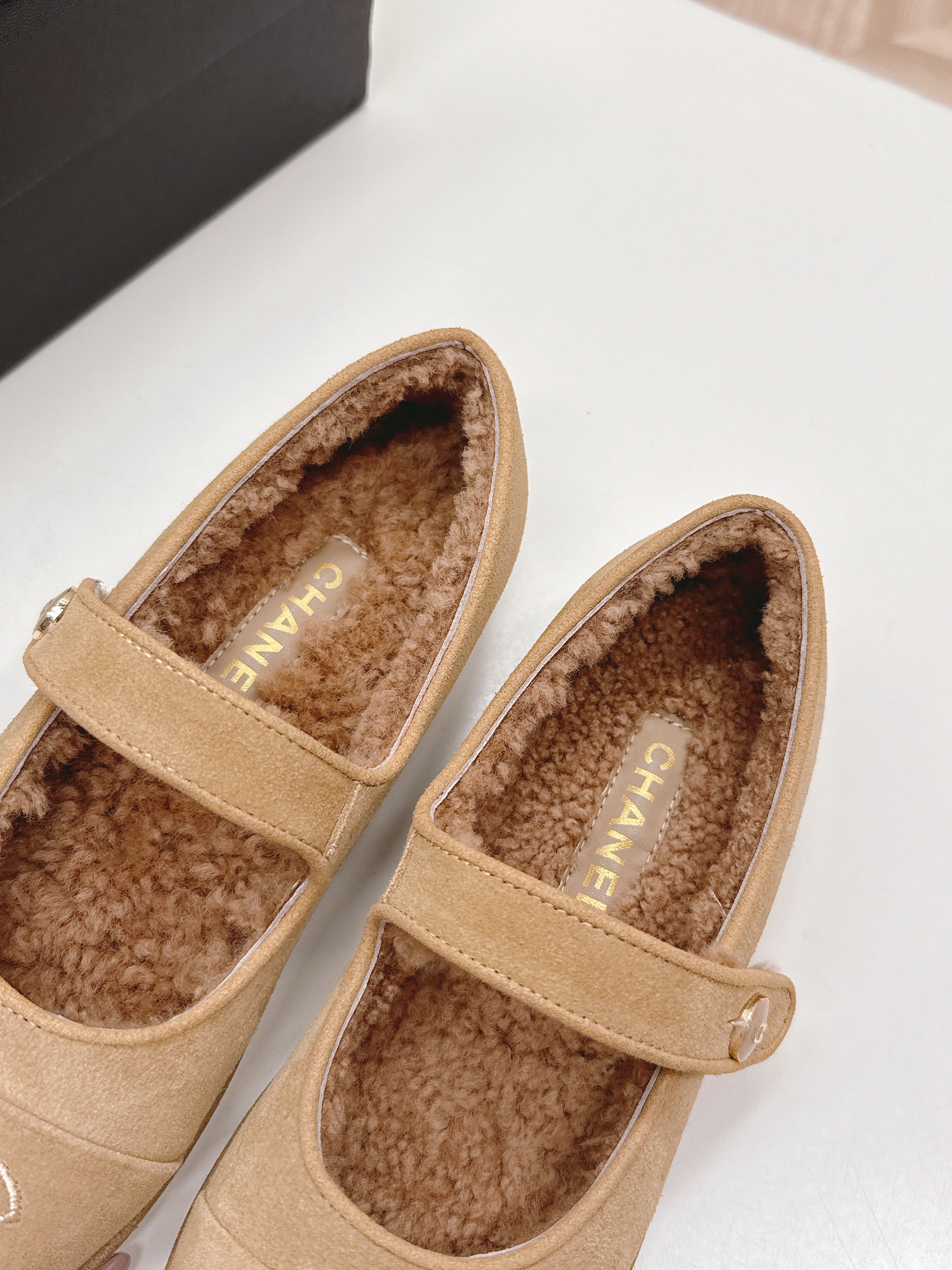 CHANEL FLAT MARY JANE SHOES 25S IN WARM BEIGE VELVET