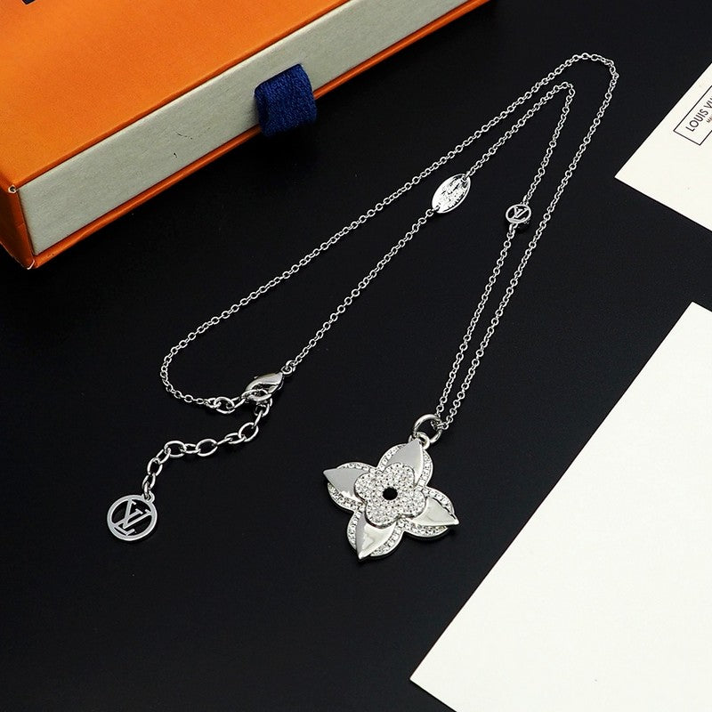 18K Louis Vuitton Medaillon Necklace