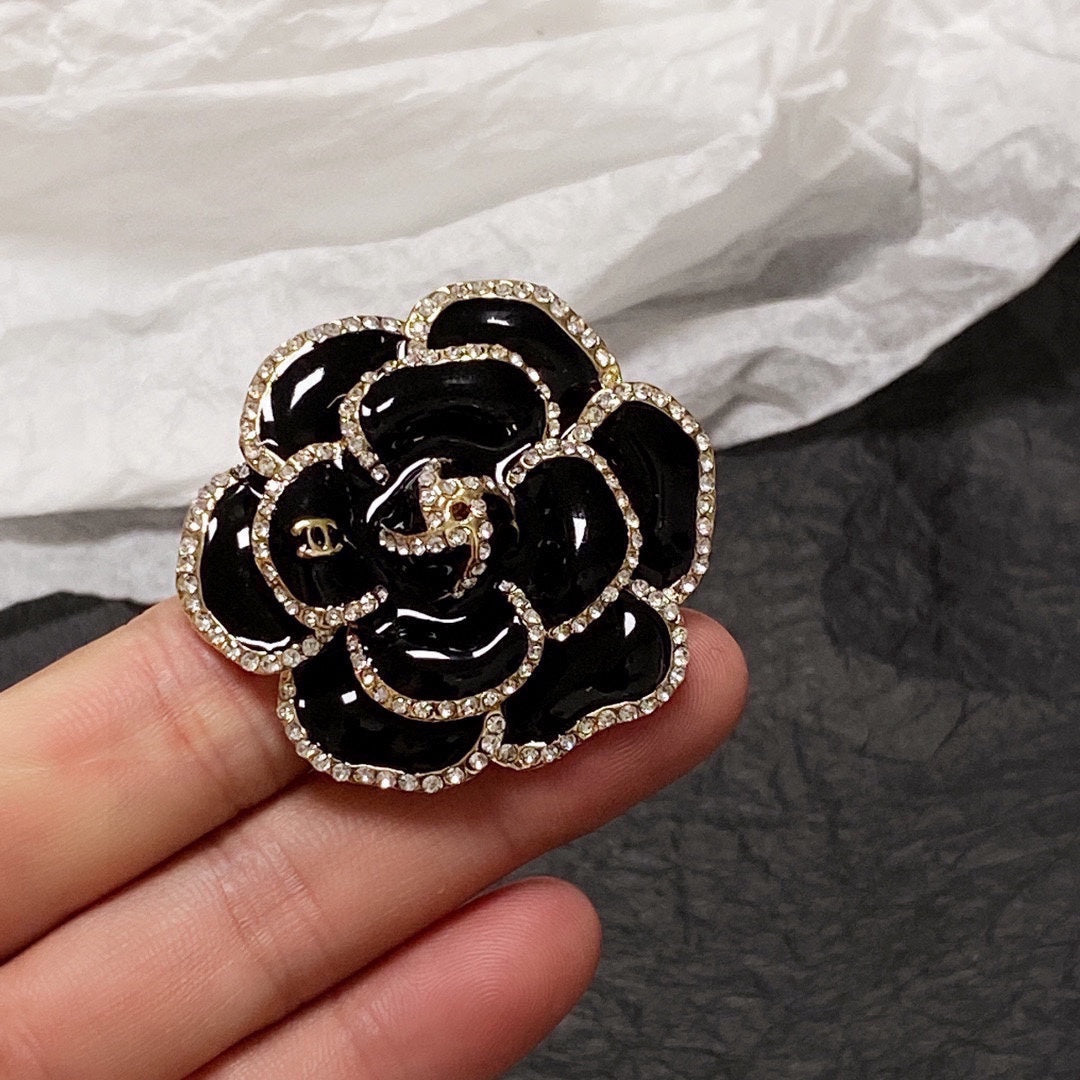 CHANEL サテン ブラックローズブローチ 18K Chanel Black Flower Brooch – shineclearance.shop 5☆(98.5k)