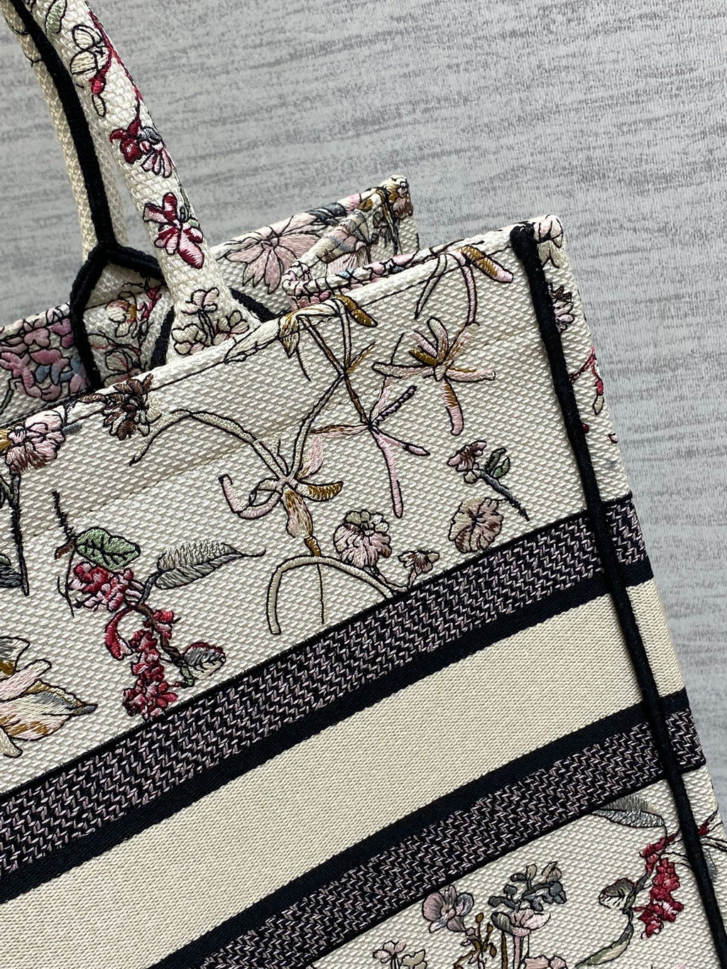 DIOR 25S MEDIUM BOOK TOTE 36 IN BEIGE CANVAS MILLEFIORI EMBROIDERY