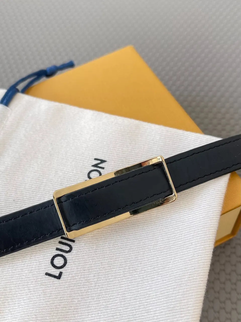 Luxury LV Damier Ebene Leather Bracelet on wrist - Hình 5