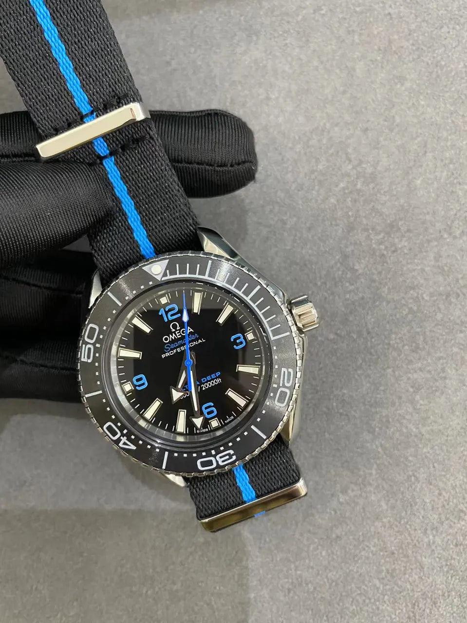 dial Omega Seamaster Black Blue